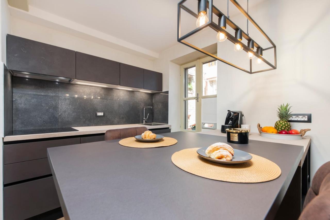 Dc II Downtown Apartment Rovinj Eksteriør billede